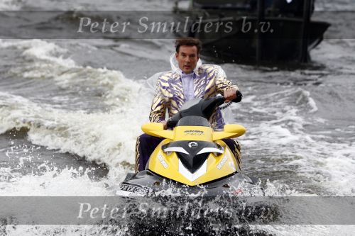 Amsterdam 30 september 2008
Persconferentie van de toppers Rene Froger Gordon en Gerard Joling ivm hun deelname aan het songfestival in het amstel hotel. toppers op jet ski\'s
Peter Smulders bv