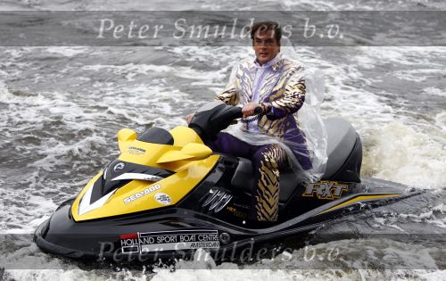 Amsterdam 30 september 2008
Persconferentie van de toppers Rene Froger Gordon en Gerard Joling ivm hun deelname aan het songfestival in het amstel hotel. toppers op jet ski\'s
Peter Smulders bv