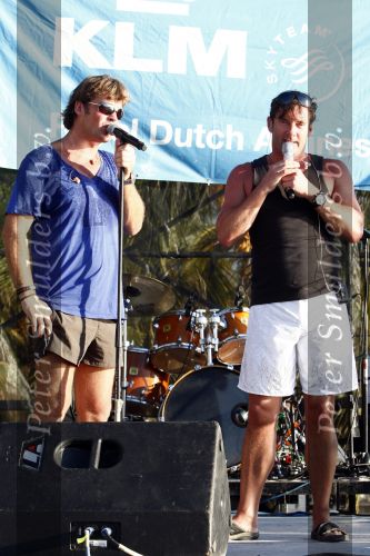 Curacao 31 december 2008
Sound check Jeroen v d Boom op Mambo Beach voor oudjaarsconcert. Jeroen met Geard Joling op het podium
Peter Smulders bv