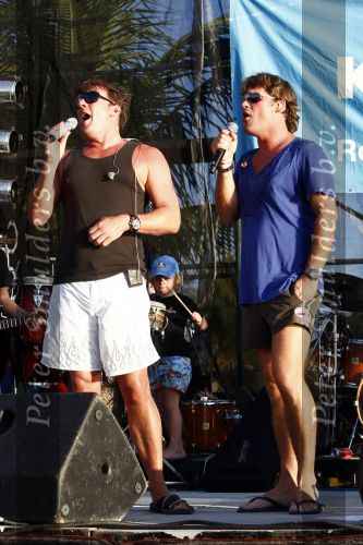 Curacao 31 december 2008
Sound check Jeroen v d Boom op Mambo Beach voor oudjaarsconcert. Jeroen met Geard Joling op het podium
Peter Smulders bv