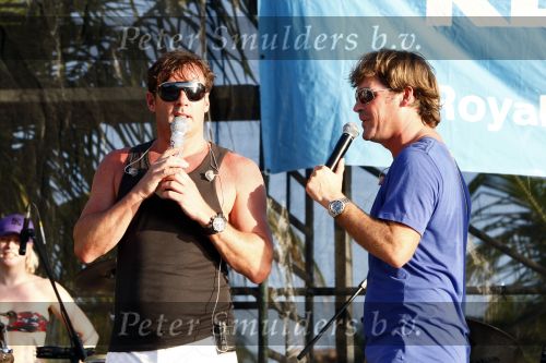 Curacao 31 december 2008
Sound check Jeroen v d Boom op Mambo Beach voor oudjaarsconcert. Jeroen met Geard Joling op het podium
Peter Smulders bv