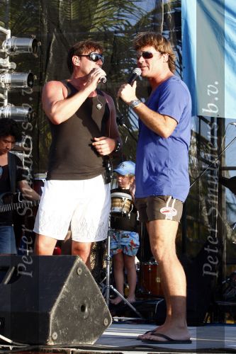 Curacao 31 december 2008
Sound check Jeroen v d Boom op Mambo Beach voor oudjaarsconcert. Jeroen met Geard Joling op het podium
Peter Smulders bv