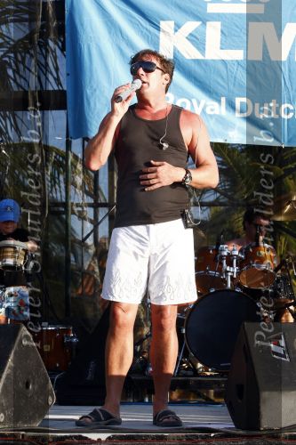 Curacao 31 december 2008
Sound check Jeroen v d Boom op Mambo Beach voor oudjaarsconcert. Jeroen met Geard Joling op het podium
Peter Smulders bv