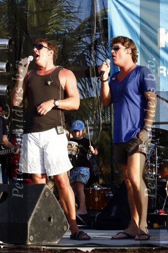 Curacao 31 december 2008
Sound check Jeroen v d Boom op Mambo Beach voor oudjaarsconcert. Jeroen met Geard Joling op het podium
Peter Smulders bv