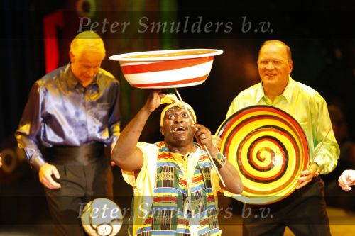 Amsterdam 17 december 2007
Tros Kerstcircus bij afrika afrika . Gerrie Muhren Hans v Breukelen Johnny Bosman Stanley Menzo en Rene en Willy v d Kerkhof