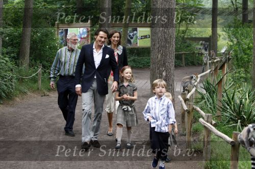 Apeldoorn 30 mei 2008
Prins Maurits Prinses Marilene en hun kinderen Prinses Anna Prins Lucas en Prinses Felicia  tijdens fotoshoot vanwege 10 jarig huwelijk in de apenheul.