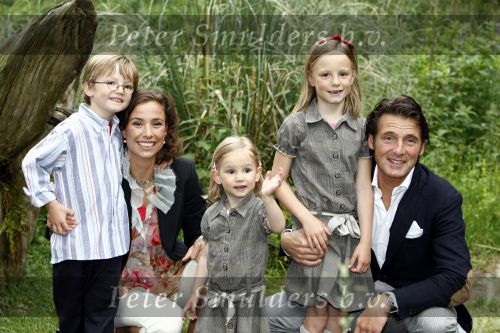 Apeldoorn 30 mei 2008
Prins Maurits Prinses Marilene en hun kinderen Prinses Anna Prins Lucas en Prinses Felicia  tijdens fotoshoot vanwege 10 jarig huwelijk in de apenheul.