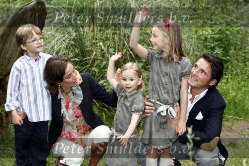 Apeldoorn 30 mei 2008
Prins Maurits Prinses Marilene en hun kinderen Prinses Anna Prins Lucas en Prinses Felicia  tijdens fotoshoot vanwege 10 jarig huwelijk in de apenheul.