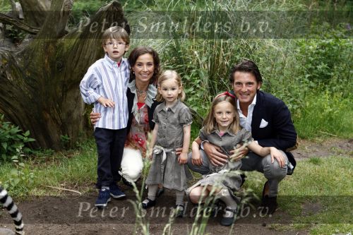 Apeldoorn 30 mei 2008
Prins Maurits Prinses Marilene en hun kinderen Prinses Anna Prins Lucas en Prinses Felicia  tijdens fotoshoot vanwege 10 jarig huwelijk in de apenheul.