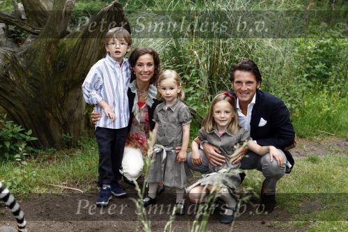 Apeldoorn 30 mei 2008
Prins Maurits Prinses Marilene en hun kinderen Prinses Anna Prins Lucas en Prinses Felicia  tijdens fotoshoot vanwege 10 jarig huwelijk in de apenheul.