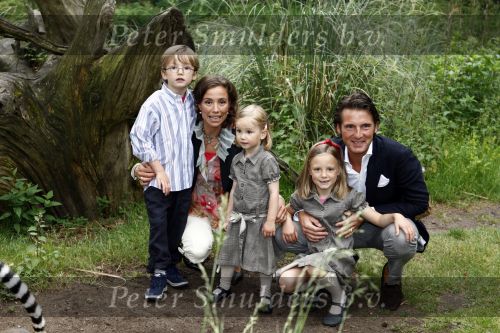 Apeldoorn 30 mei 2008
Prins Maurits Prinses Marilene en hun kinderen Prinses Anna Prins Lucas en Prinses Felicia  tijdens fotoshoot vanwege 10 jarig huwelijk in de apenheul.