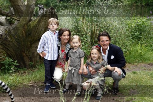 Apeldoorn 30 mei 2008
Prins Maurits Prinses Marilene en hun kinderen Prinses Anna Prins Lucas en Prinses Felicia  tijdens fotoshoot vanwege 10 jarig huwelijk in de apenheul.