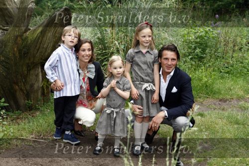 Apeldoorn 30 mei 2008
Prins Maurits Prinses Marilene en hun kinderen Prinses Anna Prins Lucas en Prinses Felicia  tijdens fotoshoot vanwege 10 jarig huwelijk in de apenheul.