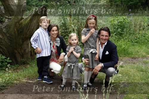 Apeldoorn 30 mei 2008
Prins Maurits Prinses Marilene en hun kinderen Prinses Anna Prins Lucas en Prinses Felicia  tijdens fotoshoot vanwege 10 jarig huwelijk in de apenheul.