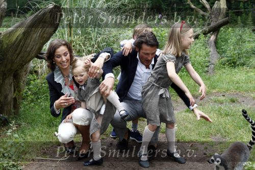 Apeldoorn 30 mei 2008
Prins Maurits Prinses Marilene en hun kinderen Prinses Anna Prins Lucas en Prinses Felicia  tijdens fotoshoot vanwege 10 jarig huwelijk in de apenheul.