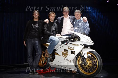 Hilversum 18 mei 2008
Huub Stapel presenteert  presentatie Magusta race team in studio 21. Gijsbert Spilt is teameigenaar en Jan Ypema direkteur van Magusta motors.
Peter Smulders bv