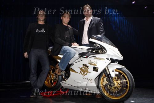 Hilversum 18 mei 2008
Huub Stapel presenteert  presentatie Magusta race team in studio 21. Gijsbert Spilt is teameigenaar en Jan Ypema direkteur van Magusta motors.
Peter Smulders bv