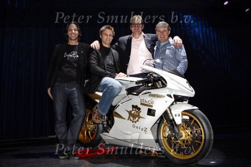 Hilversum 18 mei 2008
Huub Stapel presenteert  presentatie Magusta race team in studio 21. Gijsbert Spilt is teameigenaar en Jan Ypema direkteur van Magusta motors.
Peter Smulders bv