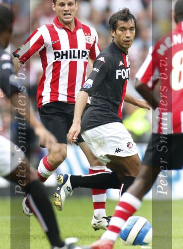 Eindhoven, 23 September 2007 Seizoen 2007/2008 Kompetitewedstrijd PSV-Feyenoord, eindstand 4-0
Giovanniv Bronckhorst