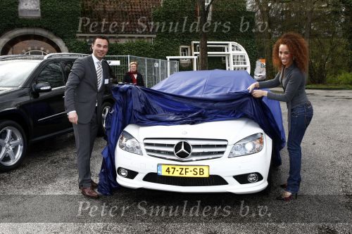 Breukelen 5 april 2008
Glennis Grace en haar vriend Moos en zoontje Antony krijgen hun nieuwe mercedes bij neijenrode.
Peter Smulders b v