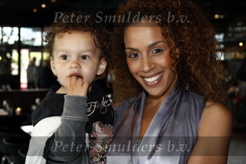Amsterdam 12 juni 2008
Glennis Grace met zoontje Antony