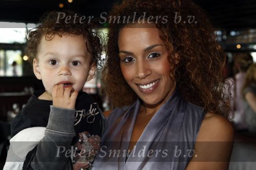Amsterdam 12 juni 2008
Glennis Grace met zoontje Antony