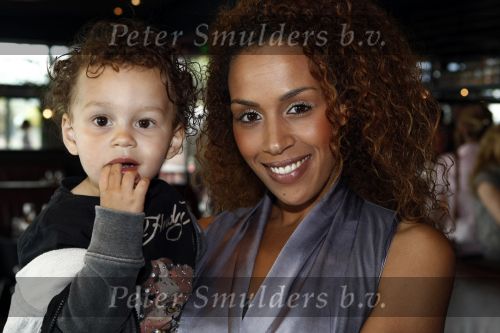 Amsterdam 12 juni 2008
Glennis Grace met zoontje Antony