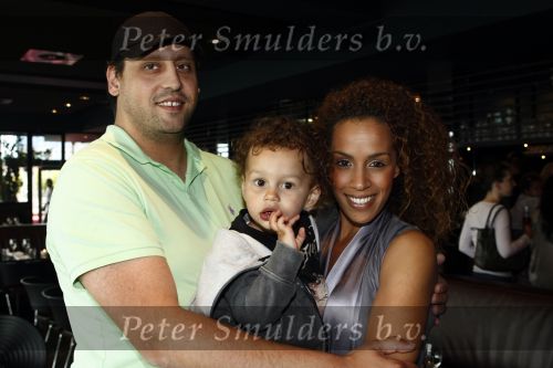 Amsterdam 12 juni 2008
Glennis Grace met zoontje Antony en vriend Moos