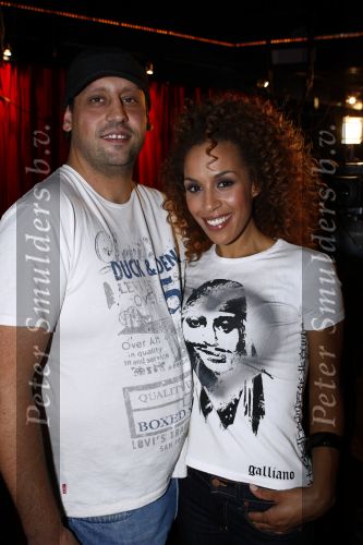 Amsterdam 24 september 2008
Glennis Grace presentatie van haar nieuwe cd bij de smet studio.
Glennis met vriend Moos