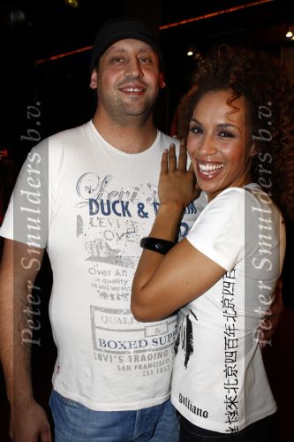 Amsterdam 24 september 2008
Glennis Grace presentatie van haar nieuwe cd bij de smet studio.
Glennis met vriend Moos