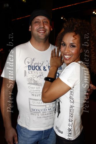 Amsterdam 24 september 2008
Glennis Grace presentatie van haar nieuwe cd bij de smet studio.
Glennis met vriend Moos