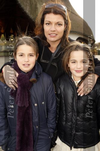Kaatsheuvel 24 november 2007
Premiere Assepoester in de efteling. Goedele Liekens met kinderen
