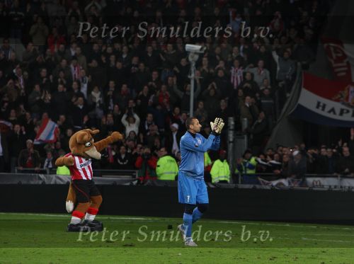 Eindhoven, 12 Maart 2008
UEFA 1/8 finale PSV-Tottenham Hotspur FC, eindstand 0-1
PSV wint na verlenging en straschoppen met 6-5 en gaat door naar de 1/4 Finale
De grote man Gomes   samen met Phoxy