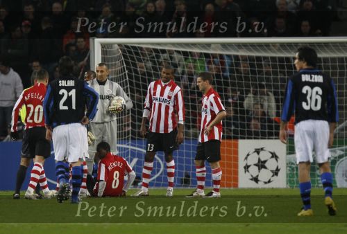 Eindhoven, 12 December 2007
Champions League wedstrijd PSV-Internationale Milan, eindstand 0-1 Seizoen 2007/2008
Gomes en rood voor Edsion Mendez