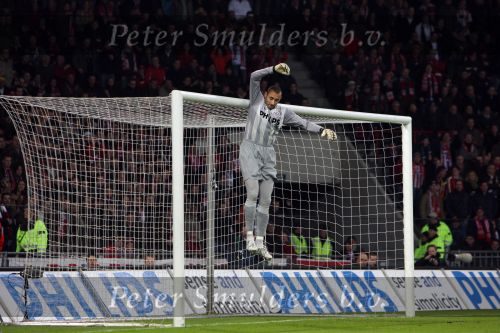 Eindhoven, 19 Maart 2008 Kompetitiewedstrijd PSV-AJAX, eindstand 0-0 
Seizoen 2007/2008
doelman Gomes bezig met zijn ritueel voor aanvang van de wedstrijd