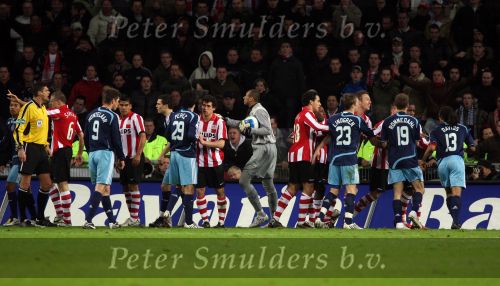 Eindhoven, 19 Maart 2008 Kompetitiewedstrijd PSV-AJAX, eindstand 0-0 
Seizoen 2007/2008
Gomes is onderuit gehaald door John Heitinga en doet zijn beslag bij scheidsrechter Eric Braamhaar
