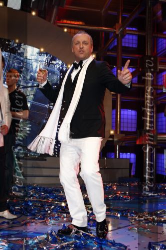 Hilversum 1 maart 2008
Finale van idols in studio 22 . Martijn Krabbe en Wendy v Dijk presenteren het programma. Uiteindelijk wint Nikki van Nathalie. Gordon
Peter Smulders bv