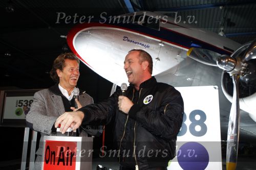 Schiphol Oost 2 november 2007
Gordon bij presentatie radio 538 met Jan Willem Bruggenwirth  en Kimberly Berkt en ......
Peter Smulders bv