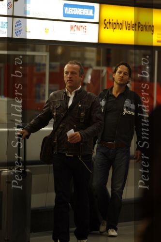 Schiphol 5 juli 2007
Gordon met zijn nieuwe vriend Edwin  en oa Ruud Gullit Christine Kroonenberg en Marc v d Linden op schiphol. Ze gaan de verjaardag van Gordon vieren op Mykanos.