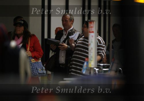 Schiphol 5 juli 2007
Gordon met zijn nieuwe vriend Edwin  en oa Ruud Gullit Christine Kroonenberg en Marc v d Linden op schiphol. Ze gaan de verjaardag van Gordon vieren op Mykanos.