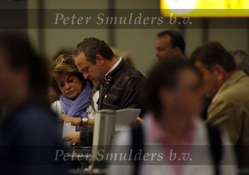 Schiphol 5 juli 2007
Gordon met zijn nieuwe vriend Edwin  en oa Ruud Gullit Christine Kroonenberg en Marc v d Linden op schiphol. Ze gaan de verjaardag van Gordon vieren op Mykanos.