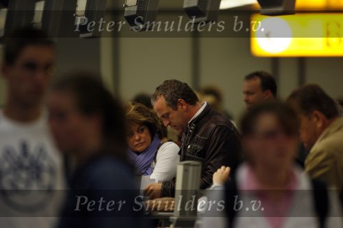Schiphol 5 juli 2007
Gordon met zijn nieuwe vriend Edwin  en oa Ruud Gullit Christine Kroonenberg en Marc v d Linden op schiphol. Ze gaan de verjaardag van Gordon vieren op Mykanos.