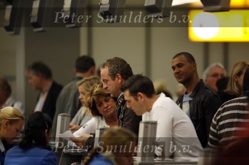 Schiphol 5 juli 2007
Gordon met zijn nieuwe vriend Edwin  en oa Ruud Gullit Christine Kroonenberg en Marc v d Linden op schiphol. Ze gaan de verjaardag van Gordon vieren op Mykanos.
