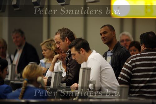 Schiphol 5 juli 2007
Gordon met zijn nieuwe vriend Edwin  en oa Ruud Gullit Christine Kroonenberg en Marc v d Linden op schiphol. Ze gaan de verjaardag van Gordon vieren op Mykanos.