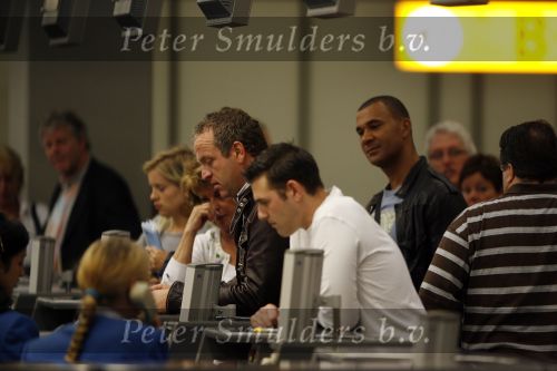 Schiphol 5 juli 2007
Gordon met zijn nieuwe vriend Edwin  en oa Ruud Gullit Christine Kroonenberg en Marc v d Linden op schiphol. Ze gaan de verjaardag van Gordon vieren op Mykanos.