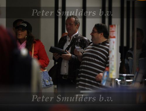 Schiphol 5 juli 2007
Gordon met zijn nieuwe vriend Edwin  en oa Ruud Gullit Christine Kroonenberg en Marc v d Linden op schiphol. Ze gaan de verjaardag van Gordon vieren op Mykanos.