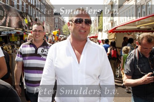 Amsterdam 7 mei 2008
Gordon verkoopt verzekeringen op de albert cuypmarkt en eet daarna een lekker patatje / frietje.
Peter Smulders bv