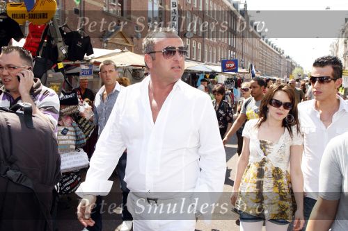 Amsterdam 7 mei 2008
Gordon verkoopt verzekeringen op de albert cuypmarkt en eet daarna een lekker patatje / frietje.
Peter Smulders bv