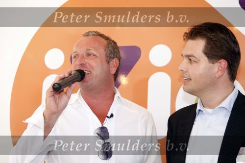 Amsterdam 7 mei 2008
Gordon verkoopt verzekeringen op de albert cuypmarkt en eet daarna een lekker patatje / frietje.
Peter Smulders bv