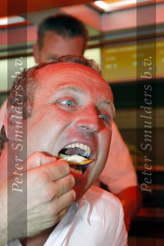 Amsterdam 7 mei 2008
Gordon verkoopt verzekeringen op de albert cuypmarkt en eet daarna een lekker patatje / frietje.
Peter Smulders bv